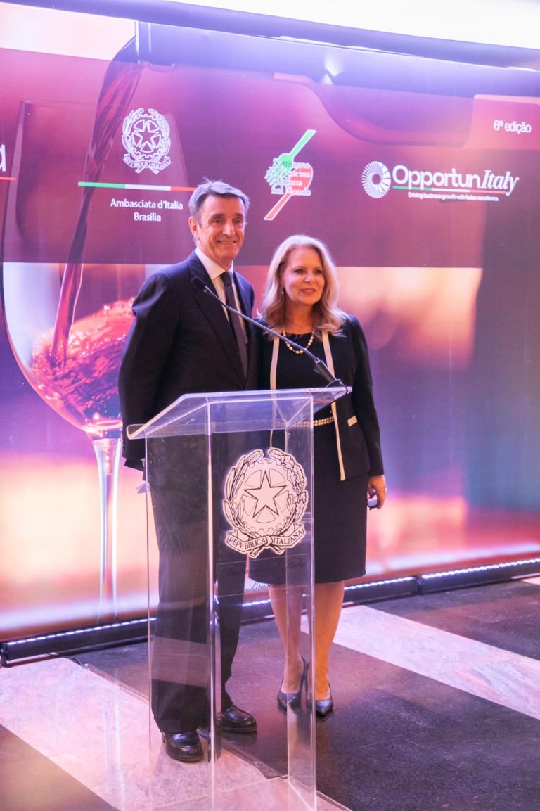 O Embaixador Cortese e Sueli Maestri.